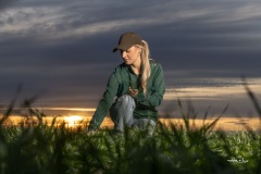 Agronomist-checking-wheat-field